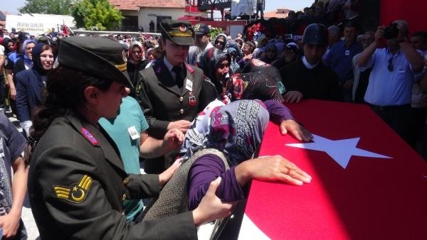 Şehit uzman çavuş İsmail Yüksel'i, Aksaray'da 5 bin kişi uğurladı