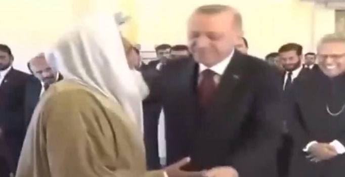 Pakistanlı imamdan Erdoğan'a: Namazı siz kıldırın