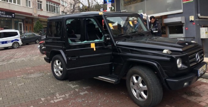 Son dakika! Kağıthane'de lüks cipe silahlı saldırı: 2 yaralı