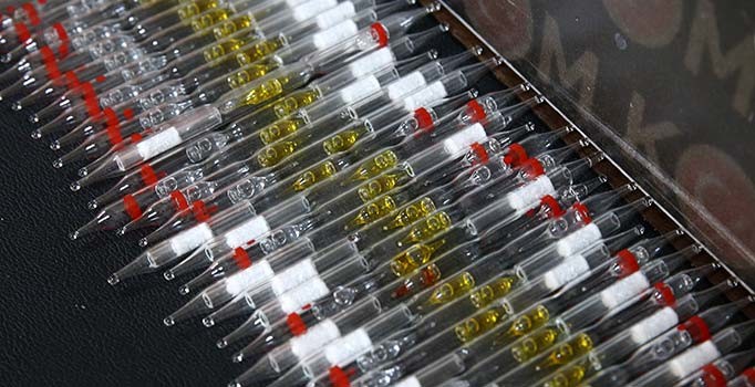 Adana'da emlak ofise baskın: Yüzlerce tüp kobra zehri ele geçirildi