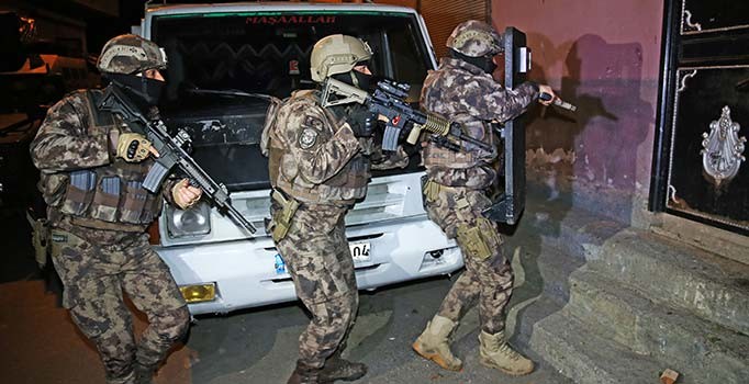 Adana'da PKK propagandasına şafak baskını