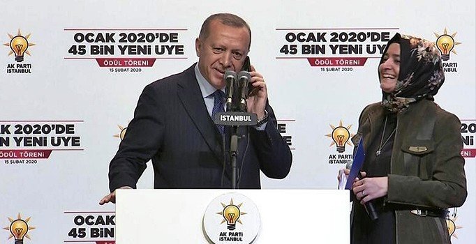 Cumhurbaşkanı Erdoğan ile AK Partili üye arasında güldüren diyalog: Kimi aramıştınız?