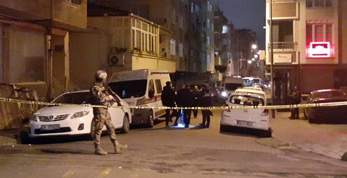 Kimlik soran 3 bekçi bıçaklandı