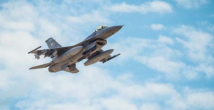 Yemen’de koalisyona ait savaş uçağı düştü