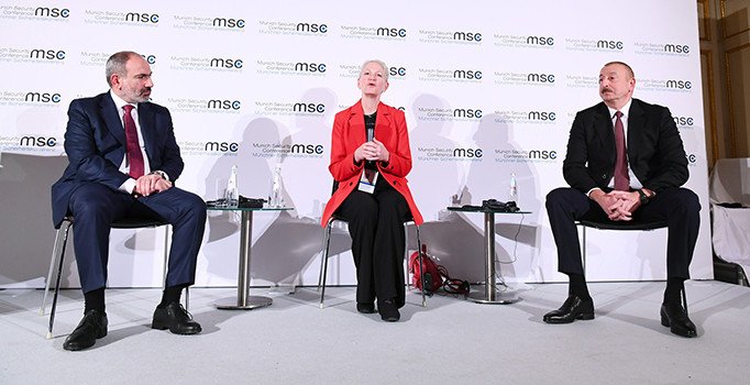 Tarihte bir ilk: Azerbaycan ve Ermenistan liderleri karşı karşıya geldi