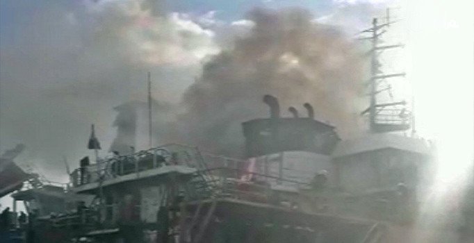 Tuzla Tersanesi'nde gemi yangını