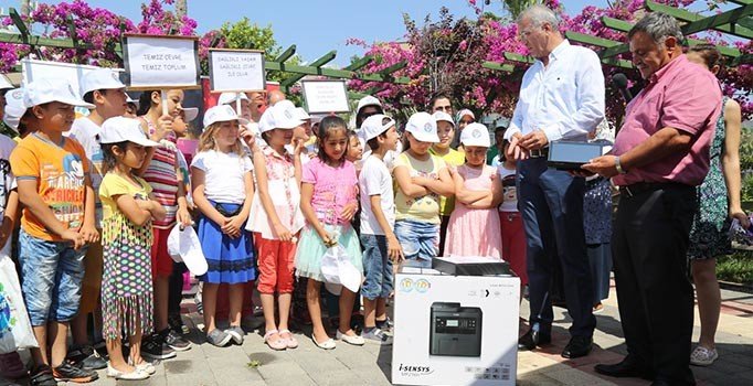 Mezitli'de okullar geri dönüşüm için yarışıyor