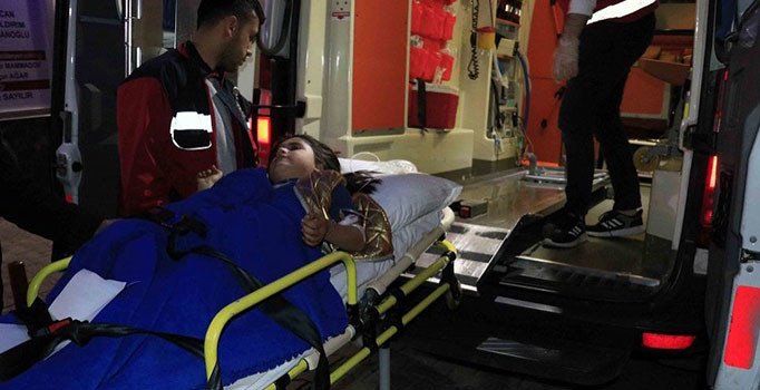 Adana'da kız çocuğu bakkala giderken tabancayla vuruldu