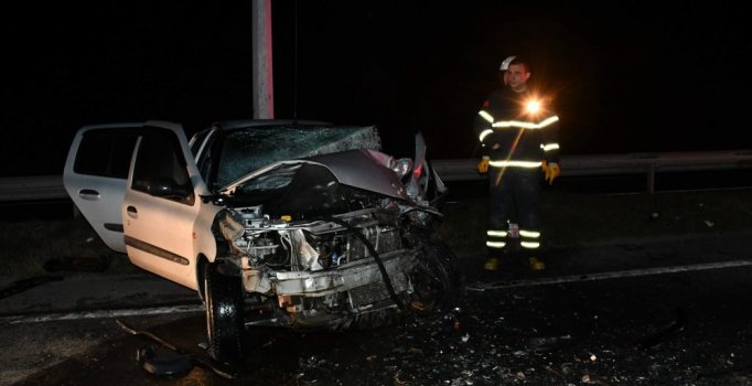 Tekirdağ'da iki otomobil kafa kafaya çarpıştı: Ölü ve yaralılar var