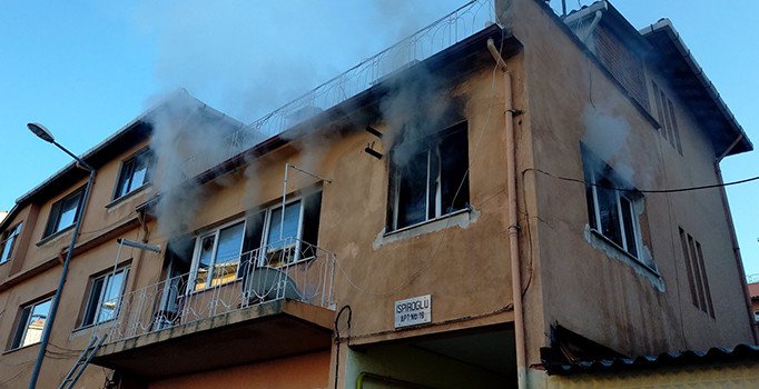 Prizde unutulan elektrikli battaniye evi küle çevirdi