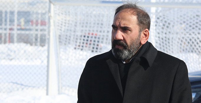 Mecnun Otyakmaz isyan etti: Futbola siyaseti karıştırıyorlar