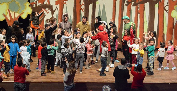 'La Fonten Orman Mahkemesinde’ çocuklarla buluştu