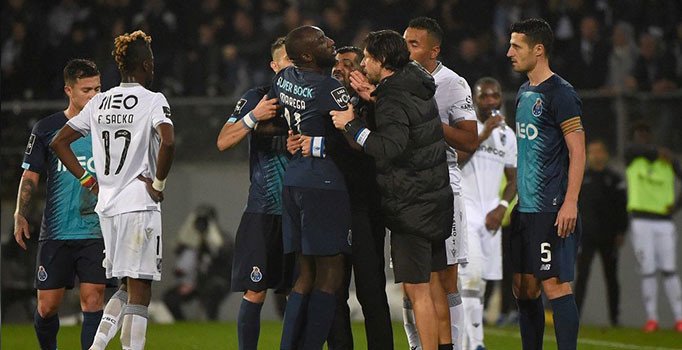 Portolu Moussa Marega ırkçı tezahüratları nedeniyle maçı bırakıp soyunma odasına gitti