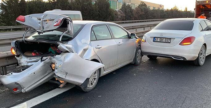 Tuzla TEM Otoyolu'nda zincirleme kaza