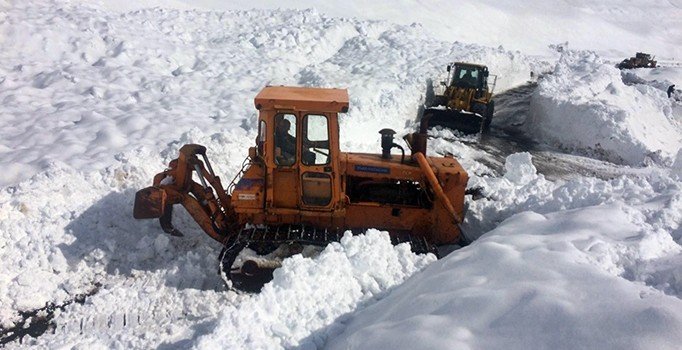 Hakkari-Şırnak karayolu çığ nedeniyle kapandı