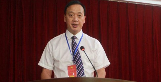 Çin'de Vuhan Vuçang Hastanesinin başhekimi koronavirüsten öldü