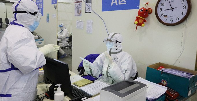 Koronavirüs karantinasında doğan bebek