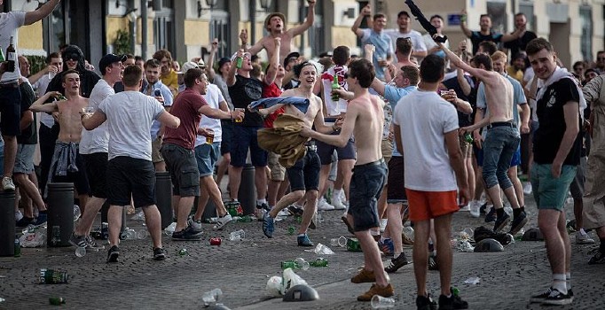 UEFA, Fransa'daki taraftar şiddetini kınadı