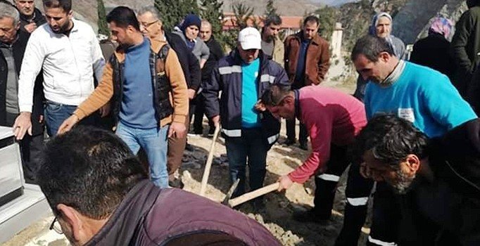 Cenazeler karışınca yanlış naaşı defnettiler