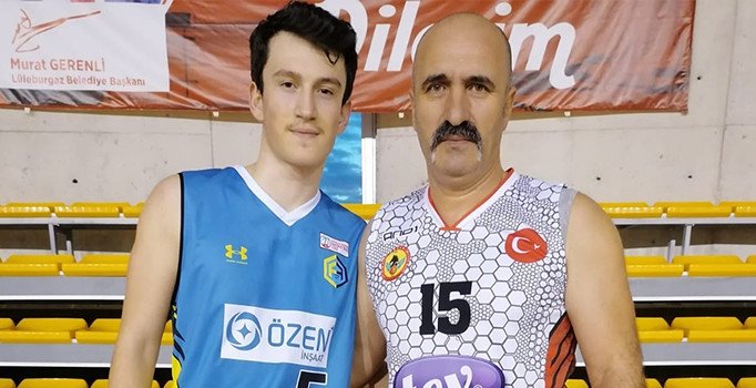 50 yaşındaki basketbolcu, 16 yaşındaki oğluna karşı mücadele etti