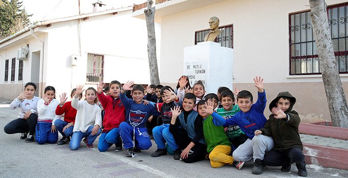 Seyhan Belediyesi eski köy okulunu renklendirdi