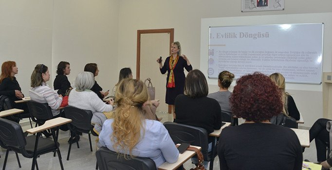 Yenişehir Belediye Akademi'de aile eğitimleri başladı