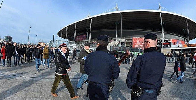 EURO 2016'da İrlanda- İsveç maçı öncesinde Stade de France’da şüpheli paket bulundu