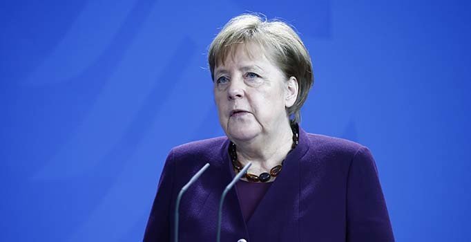 Merkel'den ırkçı saldırıya sert tepki: Irkçılık bir zehirdir, bu zehir toplumumuzda vardır