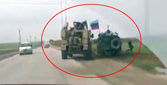 ABD ve Rus askeri araçları Kamışlı'da karşı karşıya