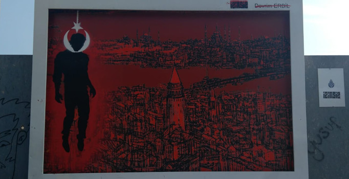 Reklam panosuna intihar figürü çizen şüpheliler yakalandı