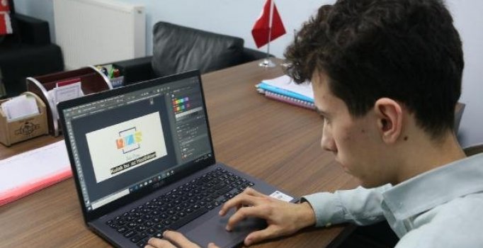 17 yaşında bilişim hizmetleri şirketini kurdu