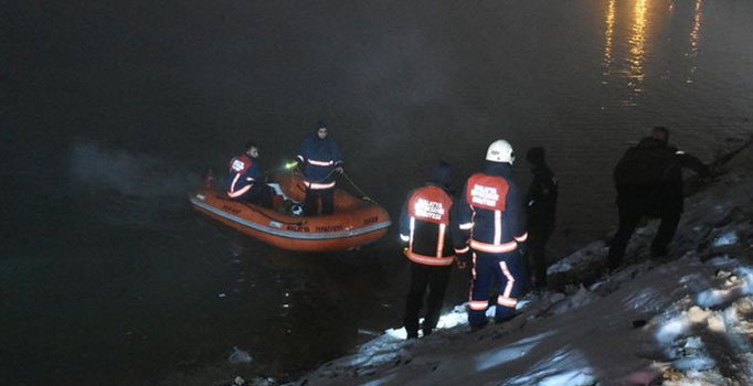Son dakika...Malatya'da otomobil gölete düştü: 3 yaralı