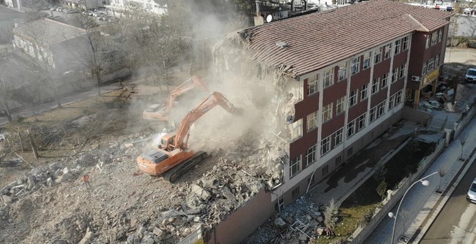 Deprem mağduru Elazığ'da su 3 ay ücretsiz oldu