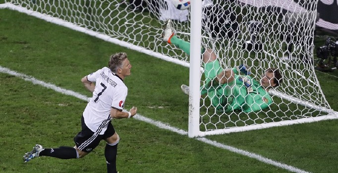 Almanya, Ukrayna'yı 2-0 mağlup etti