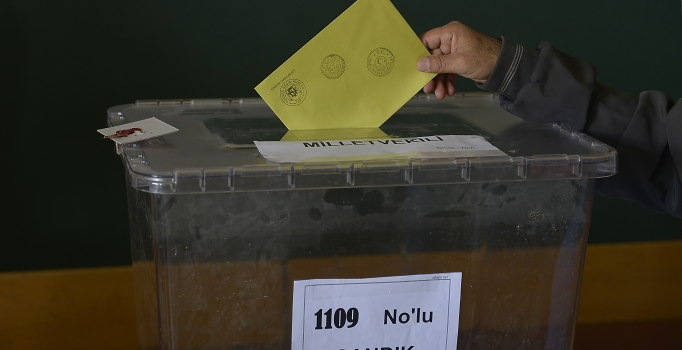 Van'da PKK tehdit etti, 600 AK Parti müşahidi çekildi