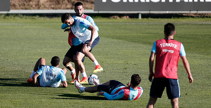 Mehmet Topal ve Gökhan Gönül antrenmanı tamamlayamadı
