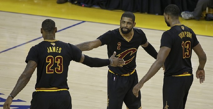 Cleveland Cavaliers, deplasmanda Golden State'i yenerek seriyi 3-2'ye taşıdı