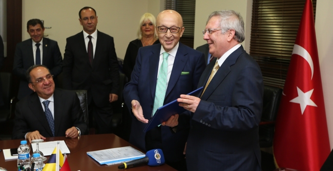 Aziz Yıldırım mazbatasını aldı