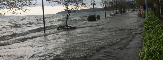 Sapanca Gölü taştı; Onlarca ev su altında