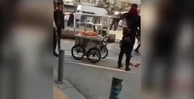 Zabıta ekiplerinden, seyyar satıcıya şiddet