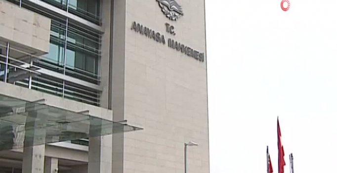 AYM başkanlığına Zühtü Arslan yeniden seçildi!