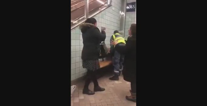 Hamile siyahi kadına ırkçı şiddet!