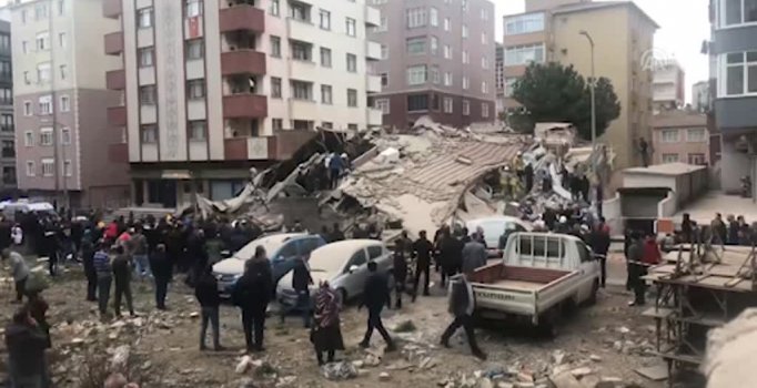 İstanbul Maltepe'de bir bina çöktü