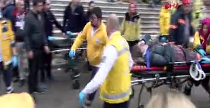 Çöken binanın en kazından 1 kişi yaralı olarak kurtarıldı