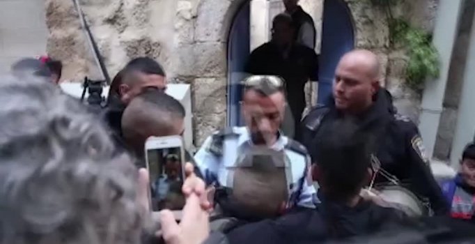 İsrail güvenlik güçleri Filistinli ailenin evini gasp etti