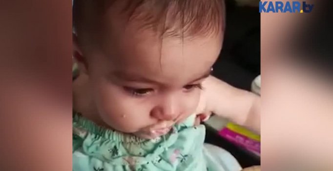 Dondurmayı görünce ağlamayı bırakan bebek