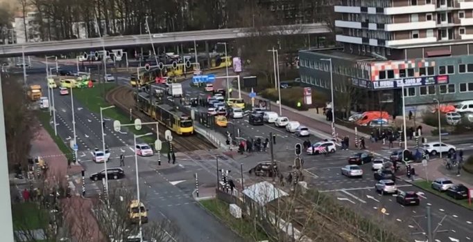 Hollanda'da tramvay istasyonunda saldırı