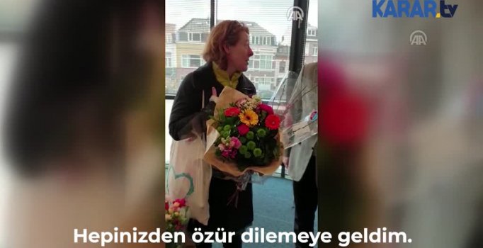 Yeni Zelandalı kadın camiye gelerek özür diledi