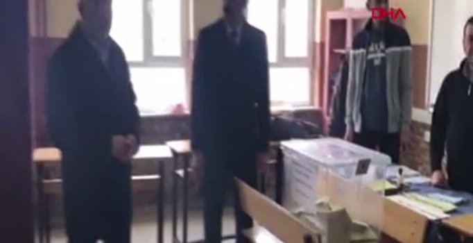 Oy kullandıktan sonra okul bahçesinde fenalaştı