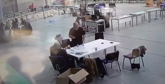 Bayrampaşa'da geçersiz oylar sayılıyor